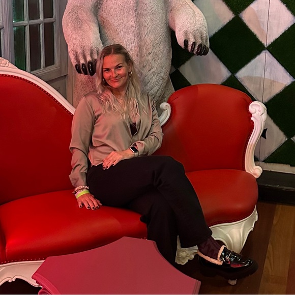 Meet your Posher, Jennifer - Picture 1 of 1